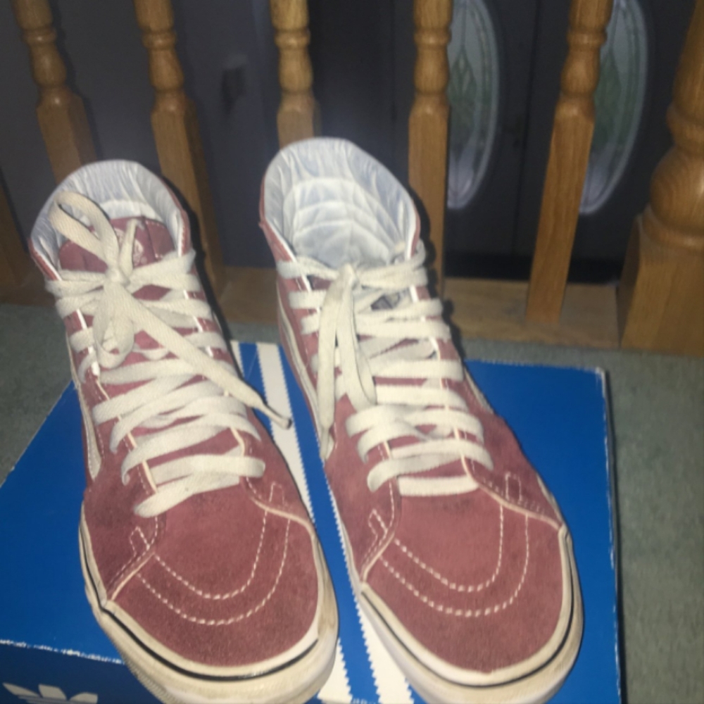 Red vans - Picture 3 of 3